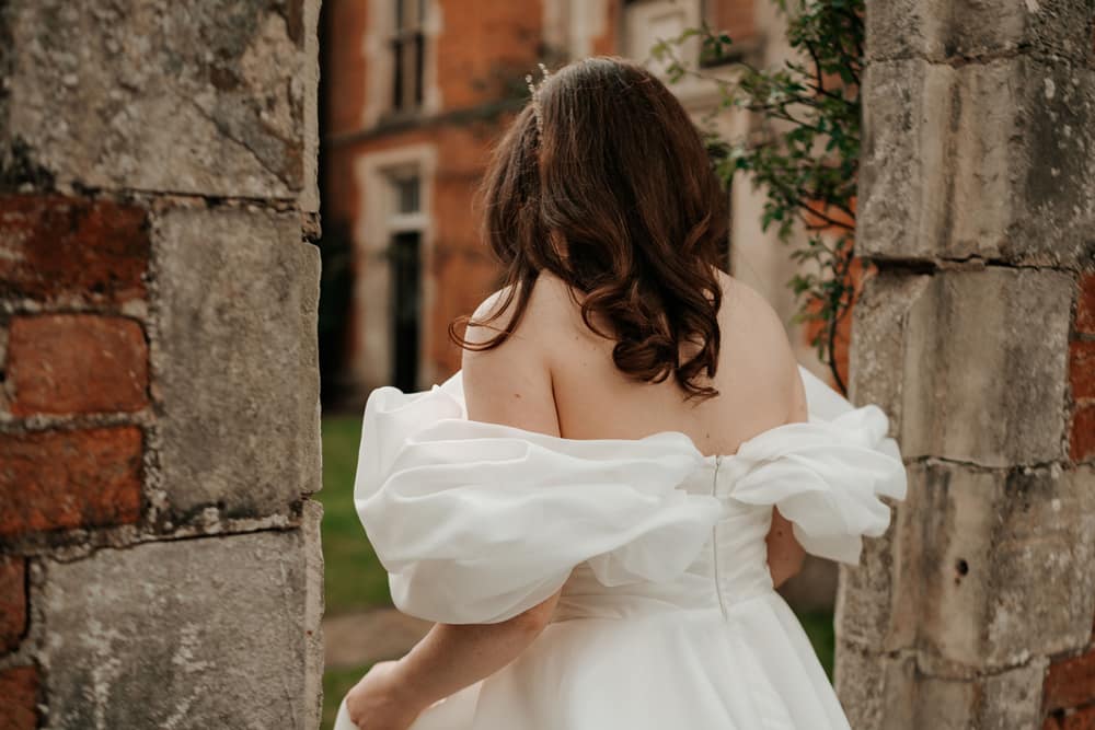 Image by <a class="text-p3" href="https://photographybycharli.com" target="_blank">Photography by Charli</a>.