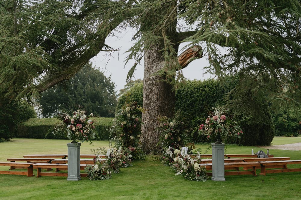 Image courtesy of <a class="text-p3" href="https://cocoweddingvenues.co.uk/coco_listing/elmore-court/" target="_blank">Elmore Court</a>.