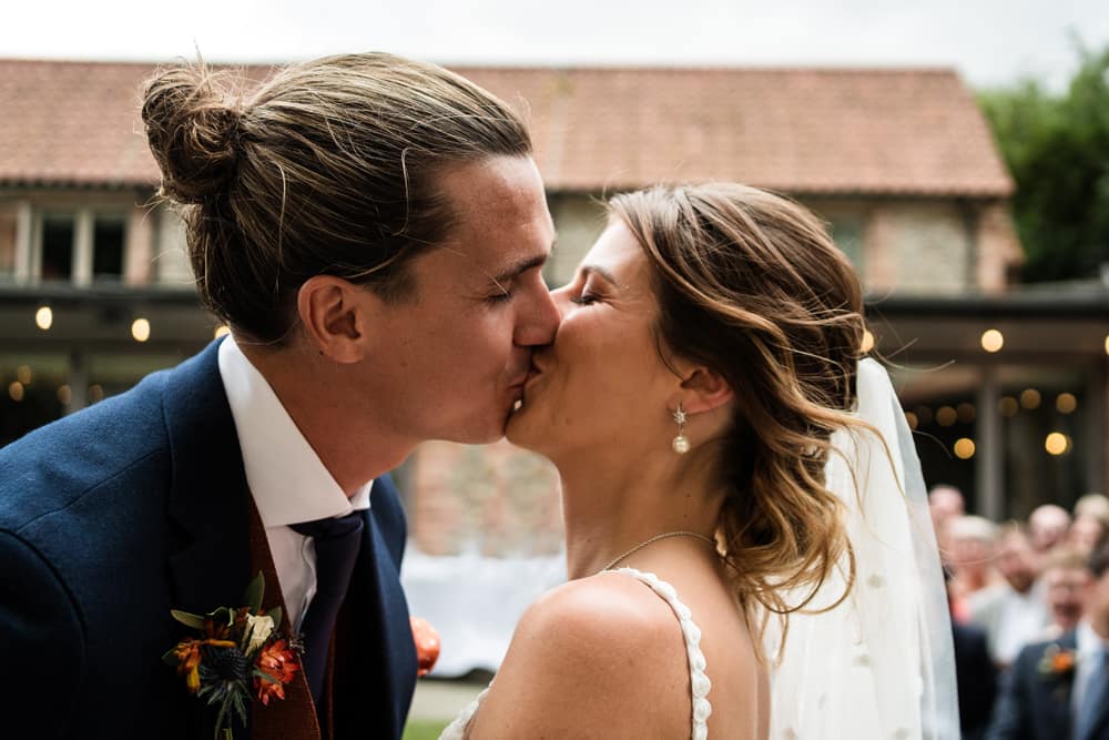 Image by <a class="text-p3" href="https://lisaandneil.co.uk" target="_blank">Lisa & Neil Wedding Photography</a>.