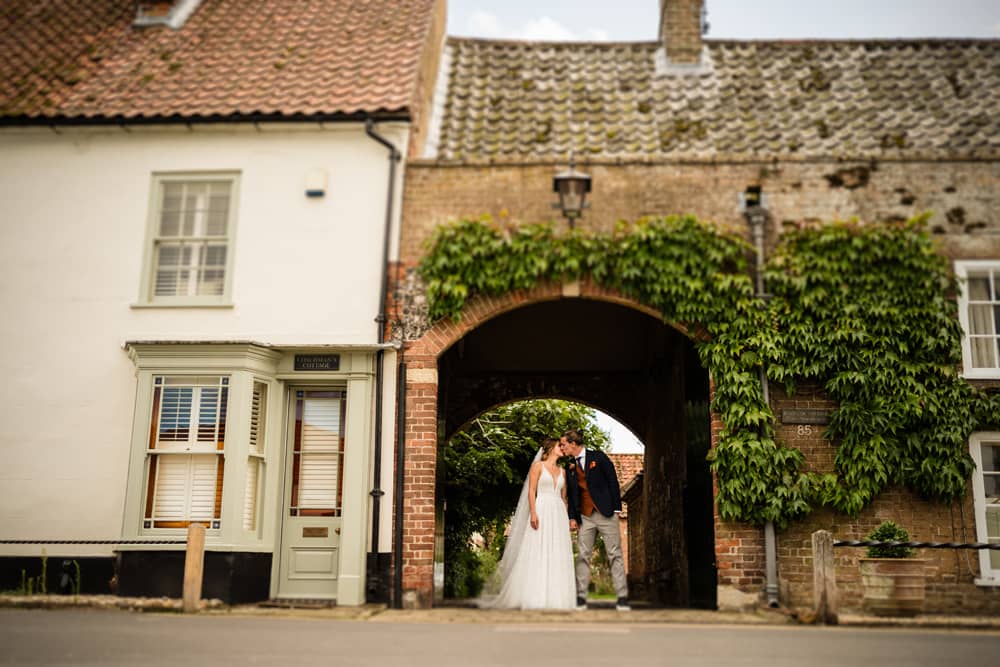 Image by <a class="text-p3" href="https://lisaandneil.co.uk" target="_blank">Lisa & Neil Wedding Photography</a>.