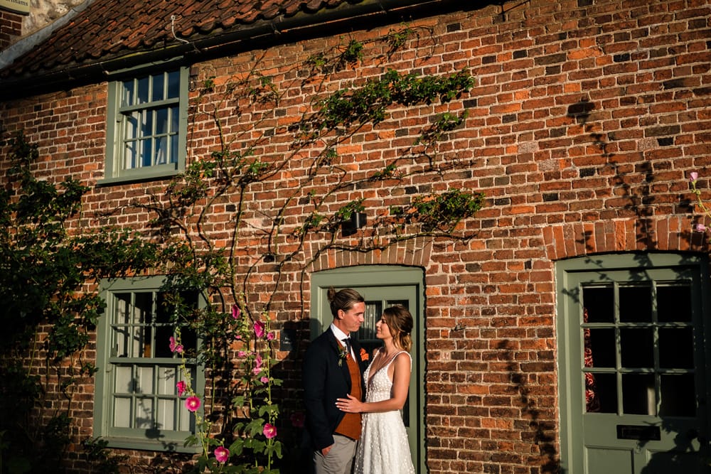 Image by <a class="text-p3" href="https://lisaandneil.co.uk" target="_blank">Lisa & Neil Wedding Photography</a>.