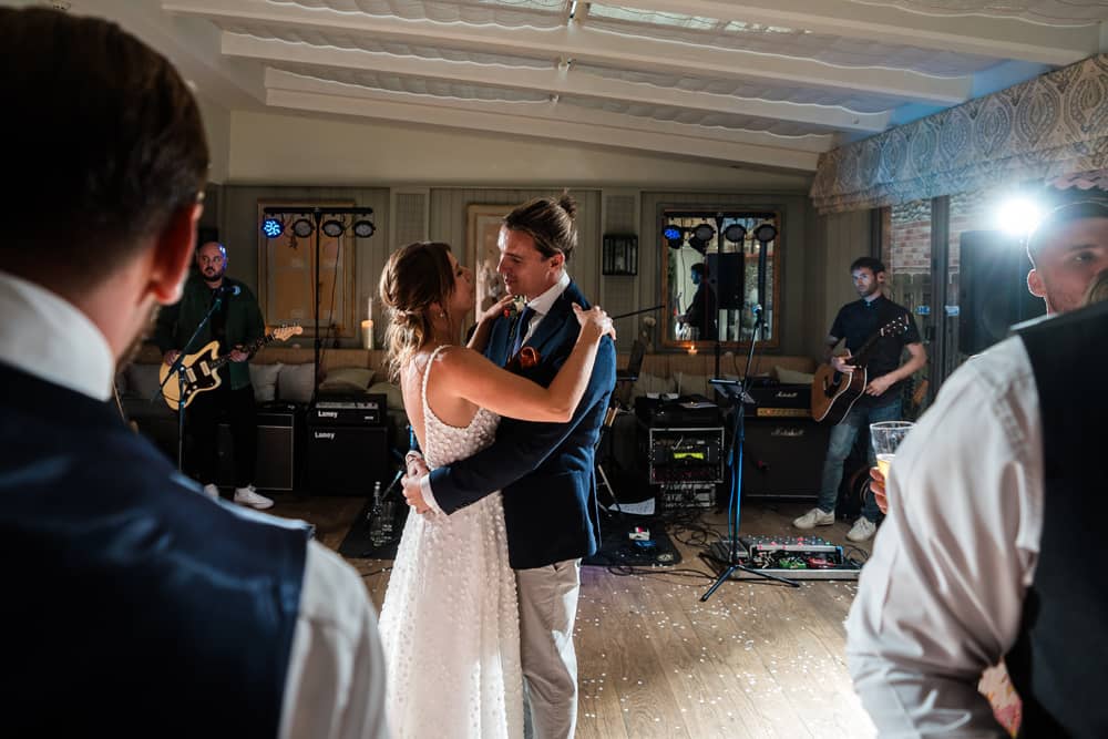 Image by <a class="text-p3" href="https://lisaandneil.co.uk" target="_blank">Lisa & Neil Wedding Photography</a>.