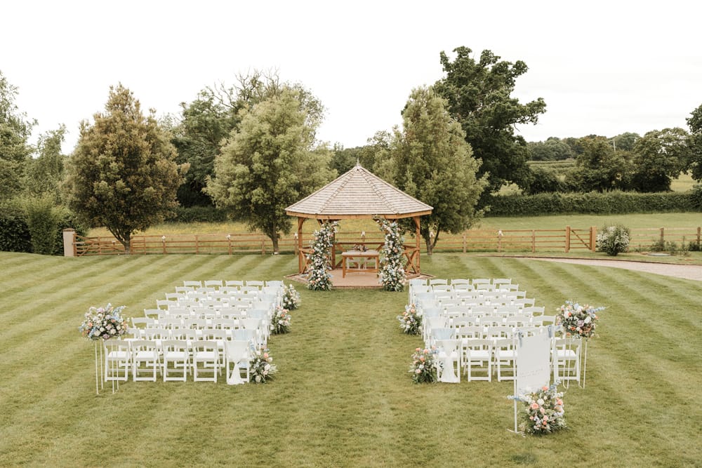 Image by <a class="text-p3" href="https://www.photographybyamielouise.com" target="_blank">Photography by Amie Louise</a>.