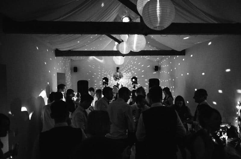 Image by <a class="text-p3" href="http://jasonmarkharris.com" target="_blank">Jason Mark Harris Wedding Photography</a>.