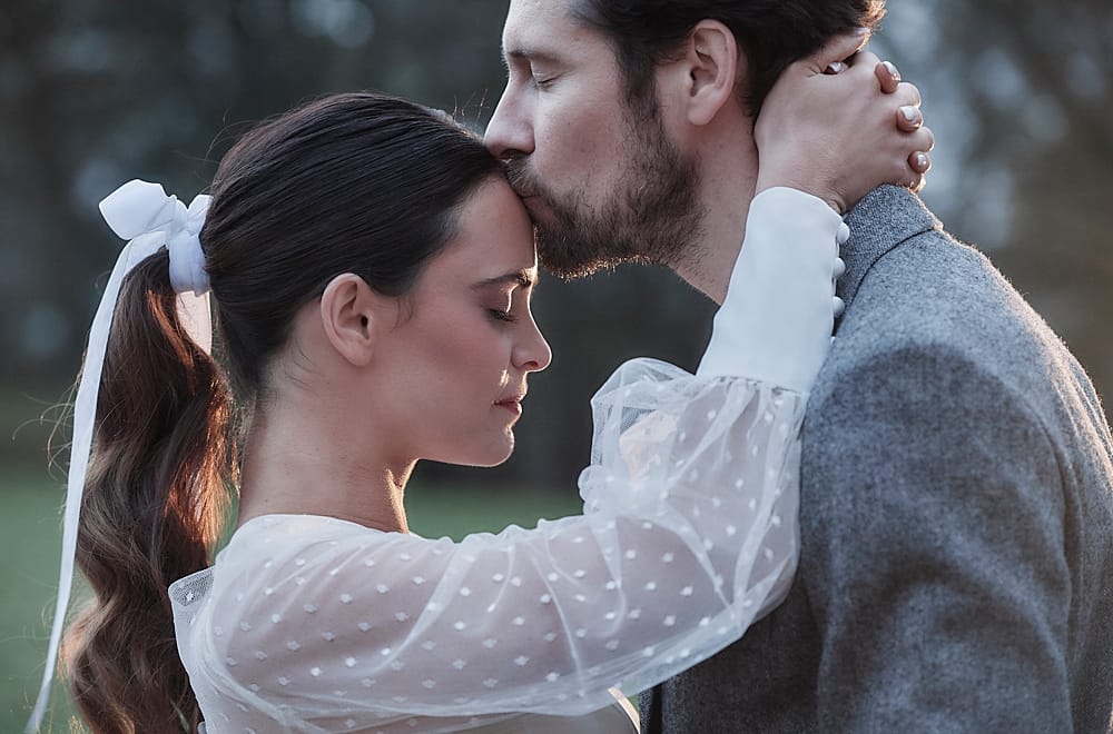 Image by <a class="text-p3" href="http://www.stuartwoodweddings.com" target="_blank">Stuart Wood Weddings</a>.