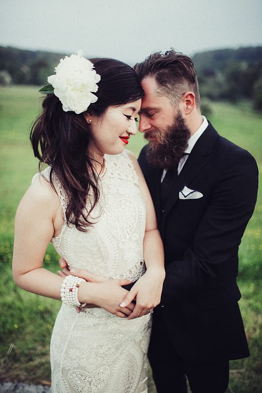 Image by <a class="text-p3" href="http://flowertoss.com" target="_blank">Flowertoss Weddings</a>.