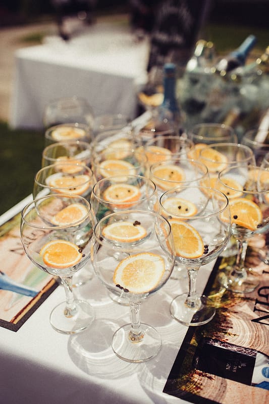 Image by <a class="text-p3" href="http://flowertoss.com" target="_blank">Flowertoss Weddings</a>.