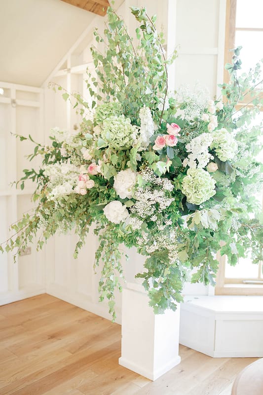 Image by <a class="text-p3" href="http://www.whitestagweddings.com" target="_blank">White Stag Wedding Photography</a>.
