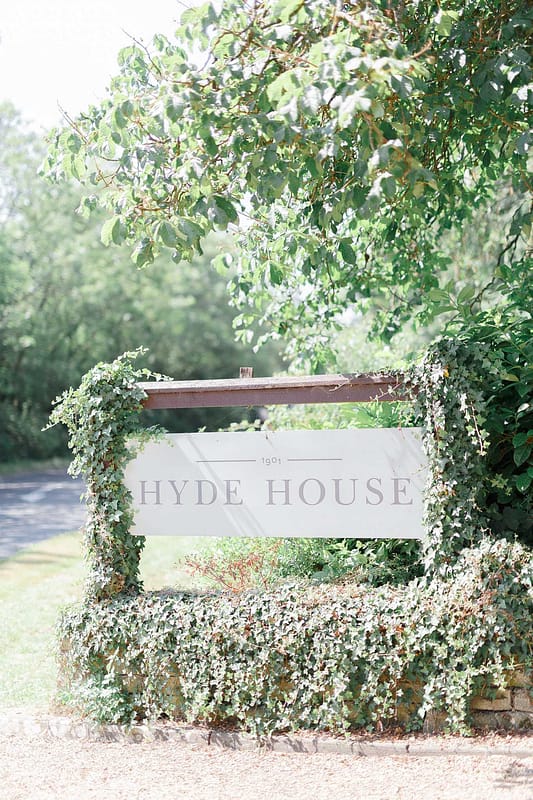 Image by <a class="text-p3" href="http://www.whitestagweddings.com" target="_blank">White Stag Wedding Photography</a>.