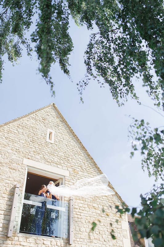 Image by <a class="text-p3" href="http://www.whitestagweddings.com" target="_blank">White Stag Wedding Photography</a>.