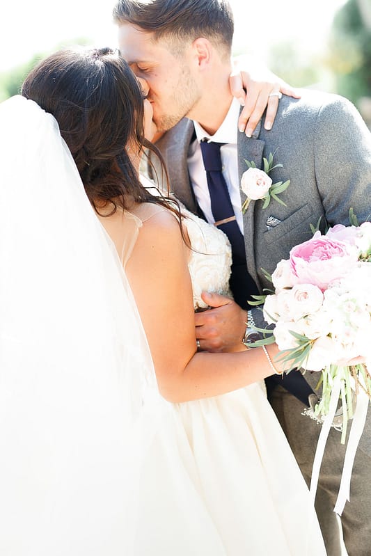 Image by <a class="text-p3" href="http://www.whitestagweddings.com" target="_blank">White Stag Wedding Photography</a>.