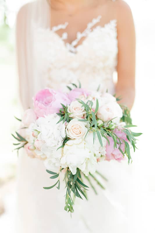 Image by <a class="text-p3" href="http://www.whitestagweddings.com" target="_blank">White Stag Wedding Photography</a>.