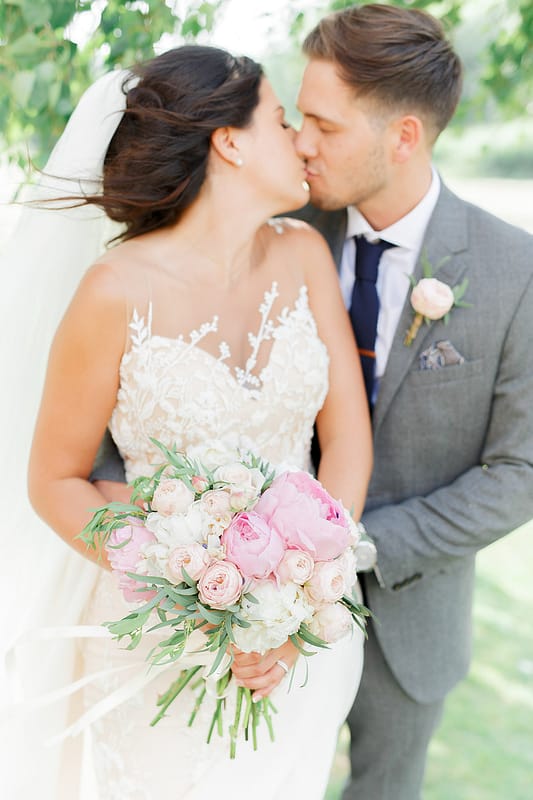 Image by <a class="text-p3" href="http://www.whitestagweddings.com" target="_blank">White Stag Wedding Photography</a>.