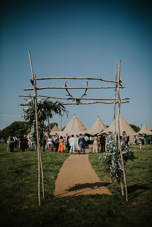 Image by <a class="text-p3" href="http://www.enchantedbrides.photography" target="_blank">Enchanted Brides</a>.