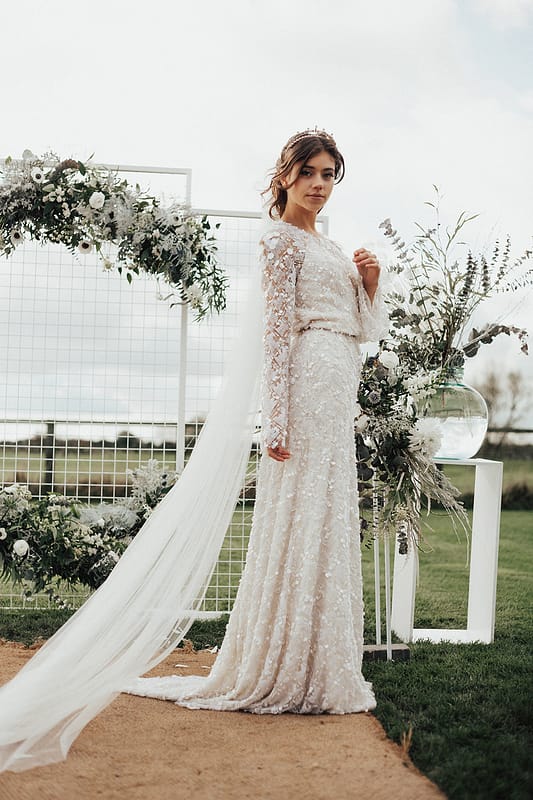 Image by <a class="text-p3" href="https://www.the-wild-bride.com" target="_blank">The Wild Bride</a>.