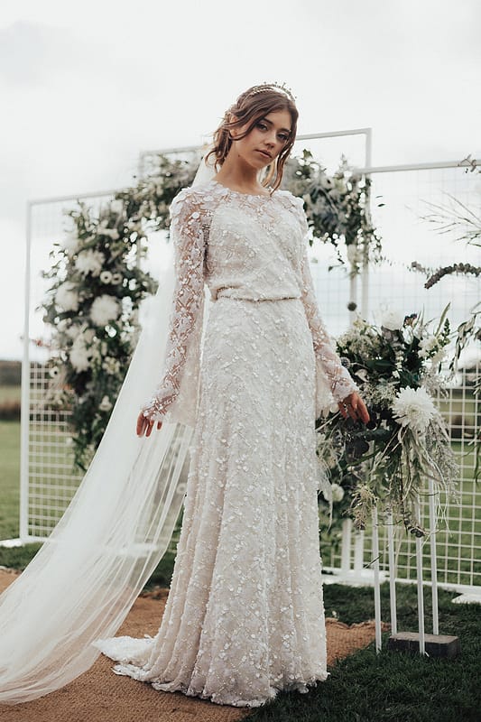 Image by <a class="text-p3" href="https://www.the-wild-bride.com" target="_blank">The Wild Bride</a>.