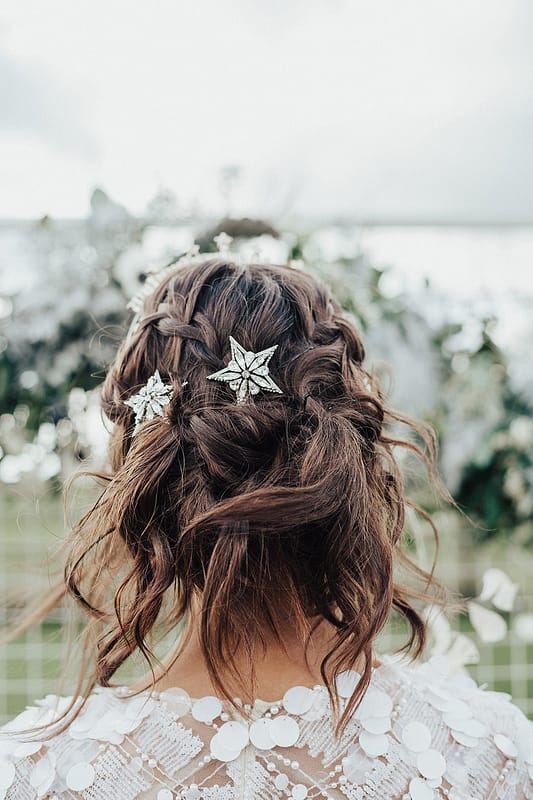 Image by <a class="text-p3" href="https://www.the-wild-bride.com" target="_blank">The Wild Bride</a>.