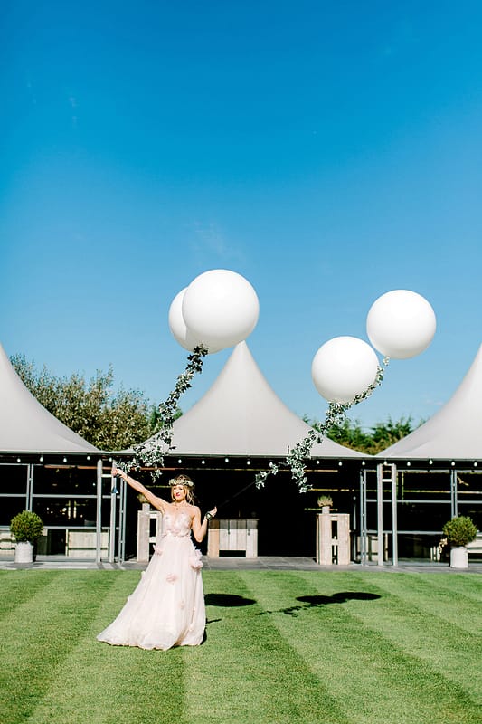 Image by <a class="text-p3" href="https://www.helencawte.com" target="_blank">Helen Cawte Photography</a>.