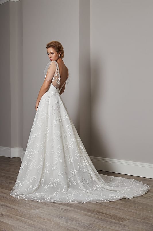 Image courtesy of <a class="text-p3" href="https://sassiholford.com" target="_blank">Sassi Holford</a>.