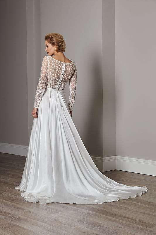 Image courtesy of <a class="text-p3" href="https://sassiholford.com" target="_blank">Sassi Holford</a>.