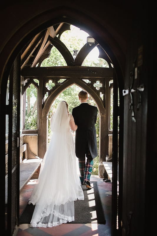 Image by <a class="text-p3" href="https://www.emmahare.com" target="_blank">Emma Hare Photography</a>.