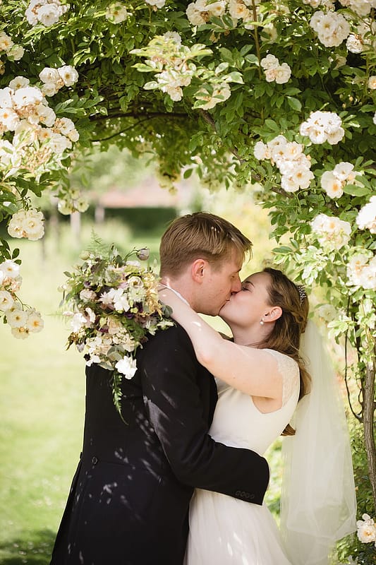 Image by <a class="text-p3" href="https://www.emmahare.com" target="_blank">Emma Hare Photography</a>.