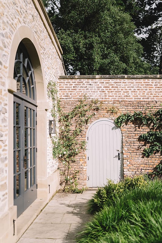 Image by <a class="text-p3" href="https://www.luciewatsonphotography.com" target="_blank">Lucie Watson Photography</a>.