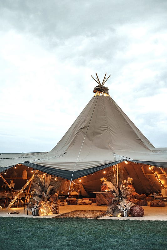 Image courtesy of <a class="text-p3" href="https://cocoweddingvenues.co.uk/coco_listing/chafford-park/" target="_blank">Chafford Park</a>.