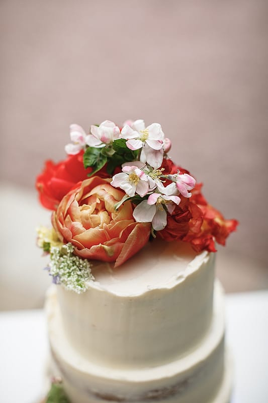Image by <a class="text-p3" href="https://www.esmesaville.com/" target="_blank">Esme Saville Photography</a>.