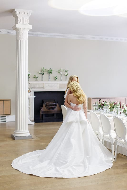 Image by <a class="text-p3" href="http://helenwarner.co.uk" target="_blank">Helen Warner Photography</a>.