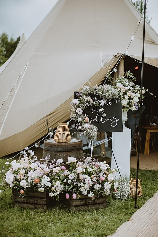 Image by <a class="text-p3" href="http://www.christopherterryweddings.co.uk" target="_blank">Christopher Terry Photography</a>.