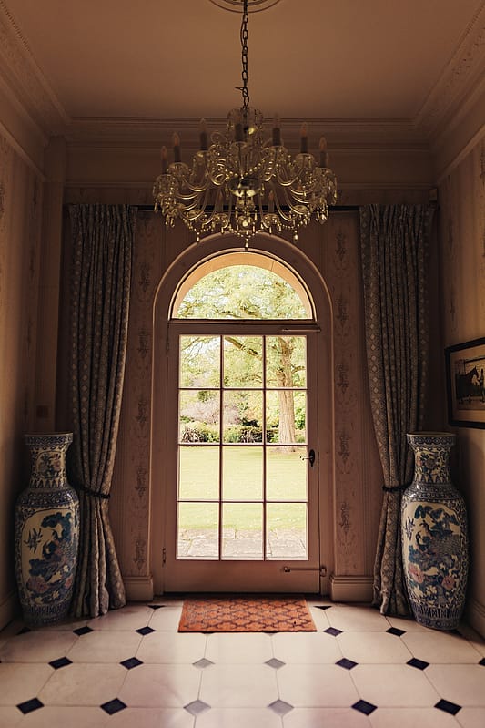 Image by <a class="text-p3" href="https://thechamberlins.co" target="_blank">The Chamberlins</a>.