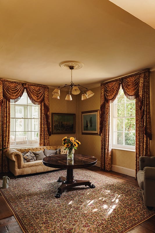 Image by <a class="text-p3" href="https://thechamberlins.co" target="_blank">The Chamberlins</a>.