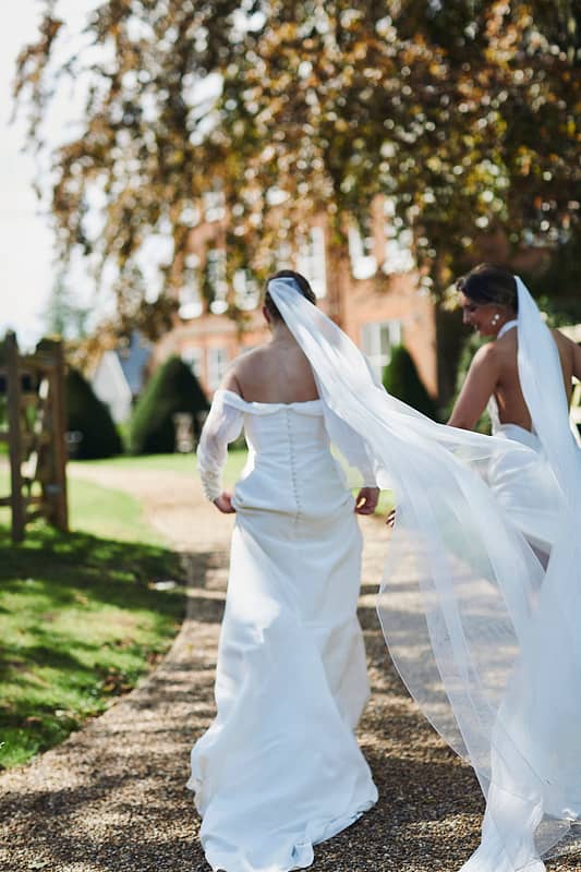 Image by <a class="text-p3" href="https://www.leoweddings.com" target="_blank">Leo Weddings</a>.