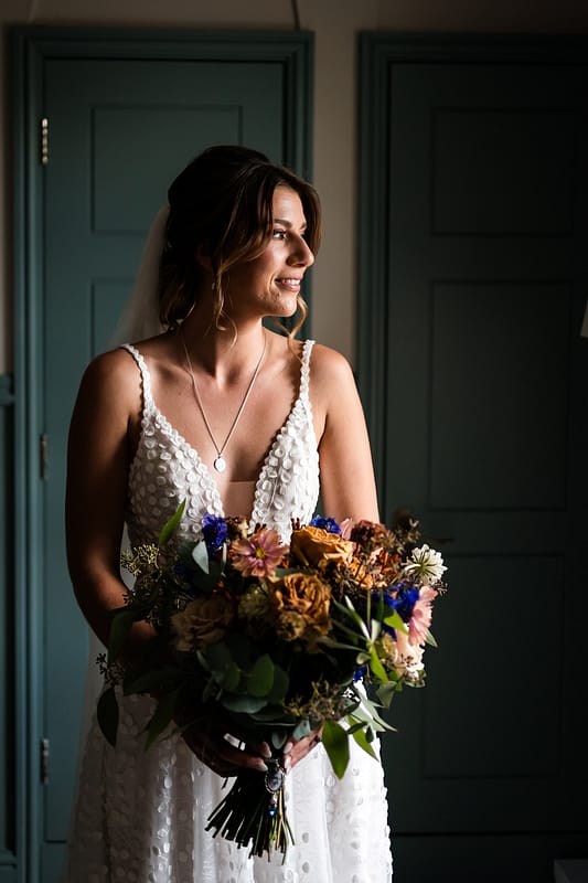 Image by <a class="text-p3" href="https://lisaandneil.co.uk" target="_blank">Lisa & Neil Wedding Photography</a>.