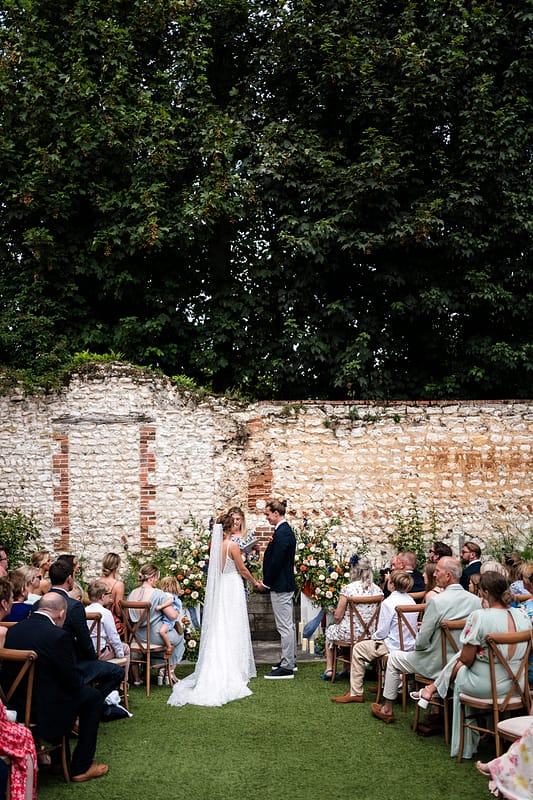 Image by <a class="text-p3" href="https://lisaandneil.co.uk" target="_blank">Lisa & Neil Wedding Photography</a>.
