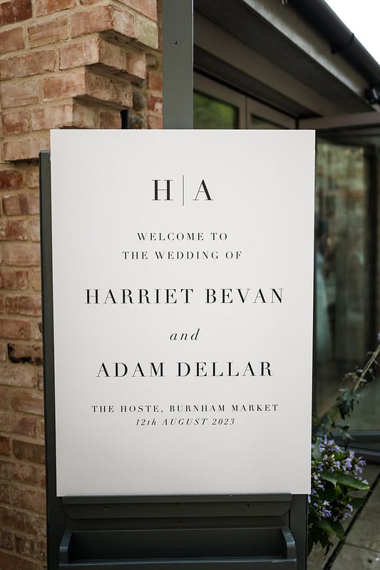 Image by <a class="text-p3" href="https://lisaandneil.co.uk" target="_blank">Lisa & Neil Wedding Photography</a>.