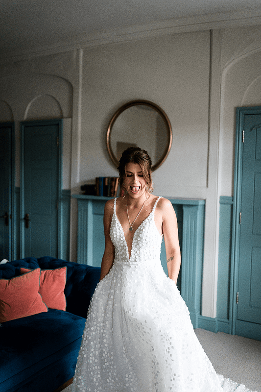 Image by <a class="text-p3" href="https://lisaandneil.co.uk" target="_blank">Lisa & Neil Wedding Photography</a>.