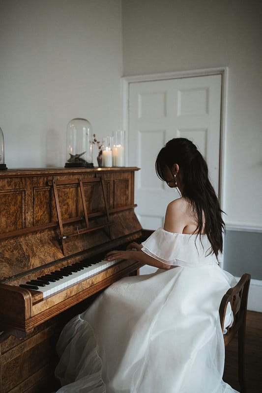 Image by <a class="text-p3" href="https://ashpowell.com" target="_blank">Ash Powell Photography</a>.