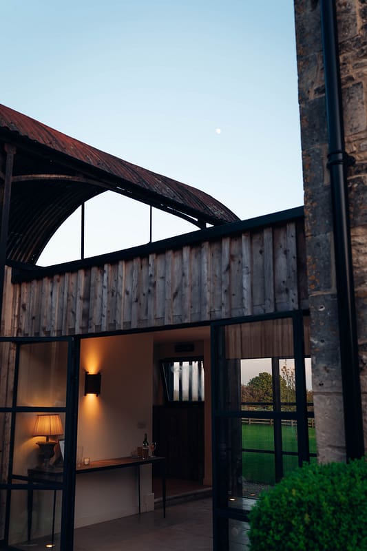 Image by <a class="text-p3" href="https://emilycollettphotography.com" target="_blank">Emily Collett Photography</a>.
