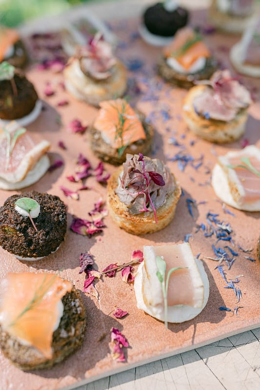 Image by <a class="text-p3" href="https://www.tarastattonphotography.com" target="_blank">Tara Statton Photography</a>.