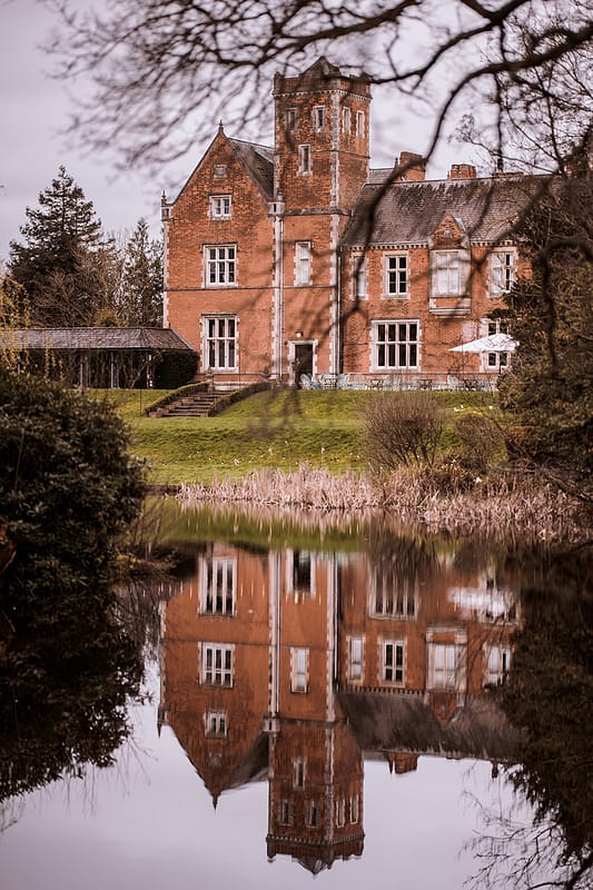 Image by <a class="text-p3" href="https://www.njphotographic.co.uk" target="_blank">Neil Jackson Photographic</a>.