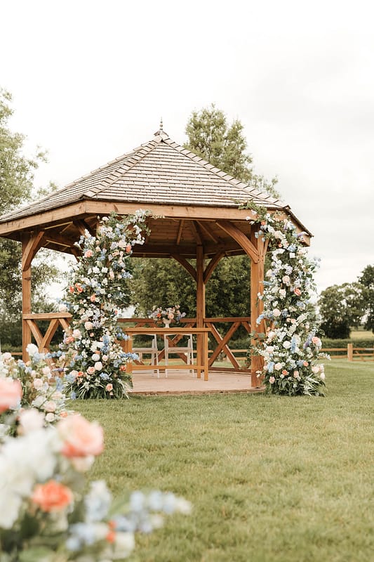 Image by <a class="text-p3" href="https://www.photographybyamielouise.com" target="_blank">Photography by Amie Louise</a>.