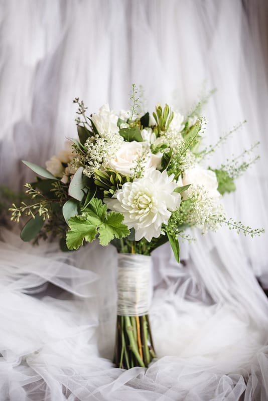 Image by <a class="text-p3" href="http://www.weddingsbynicolaandglen.com" target="_blank">www.weddingsbynicolaandglen.com</a>.