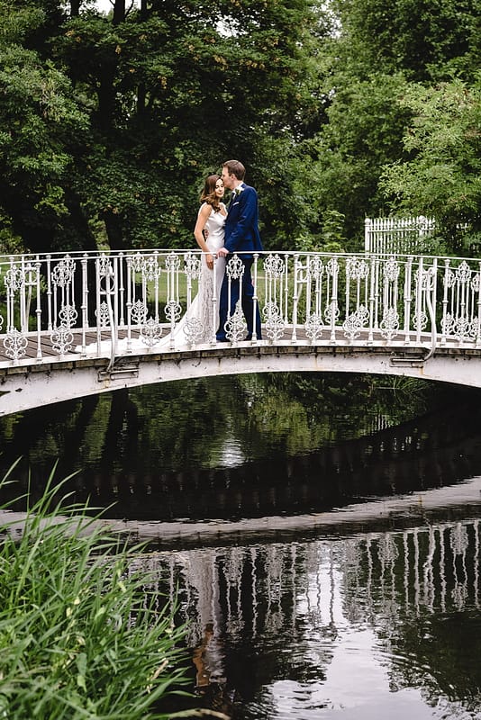 Image by <a class="text-p3" href="http://www.weddingsbynicolaandglen.com" target="_blank">www.weddingsbynicolaandglen.com</a>.