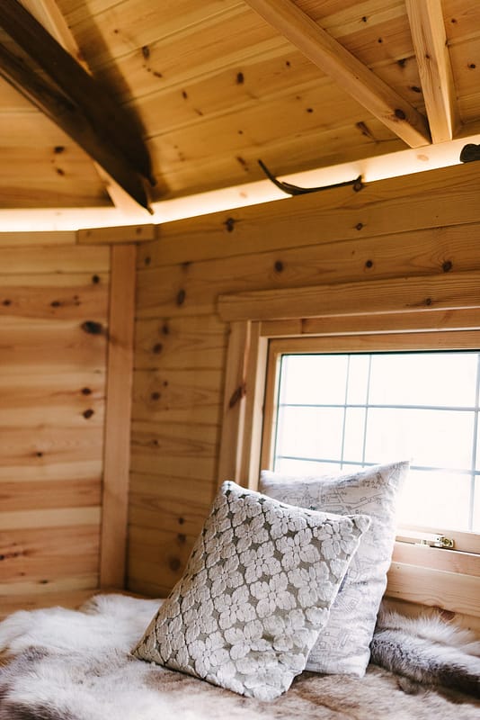Image by <a class="text-p3" href="http://www.hannahduffy.com" target="_blank">Hannah Duffy Photography</a>.