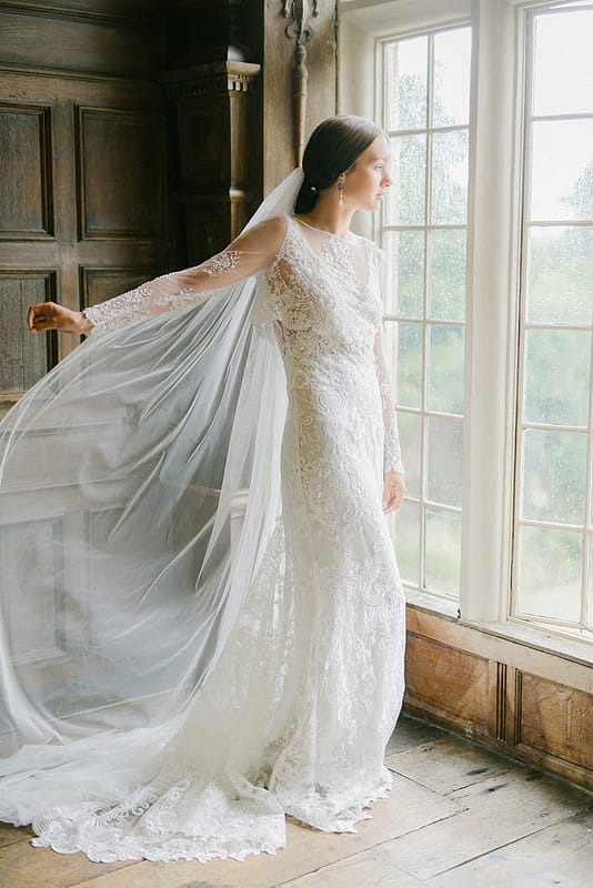 Image by <a class="text-p3" href="http://www.emmapilkingtonweddings.co.uk" target="_blank">Emma Pilkington</a>.