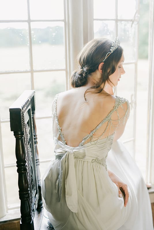 Image by <a class="text-p3" href="http://www.emmapilkingtonweddings.co.uk" target="_blank">Emma Pilkington</a>.