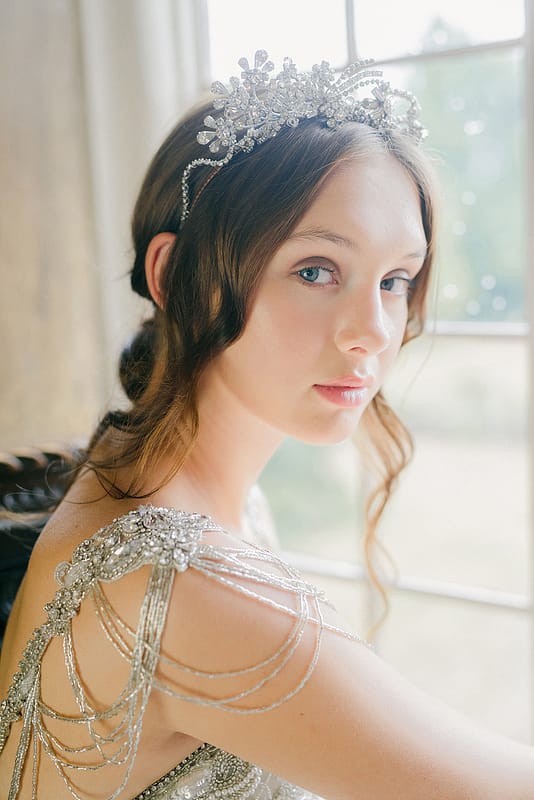 Image by <a class="text-p3" href="http://www.emmapilkingtonweddings.co.uk" target="_blank">Emma Pilkington</a>.