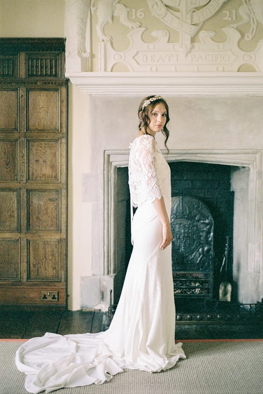 Image by <a class="text-p3" href="http://www.emmapilkingtonweddings.co.uk" target="_blank">Emma Pilkington</a>.